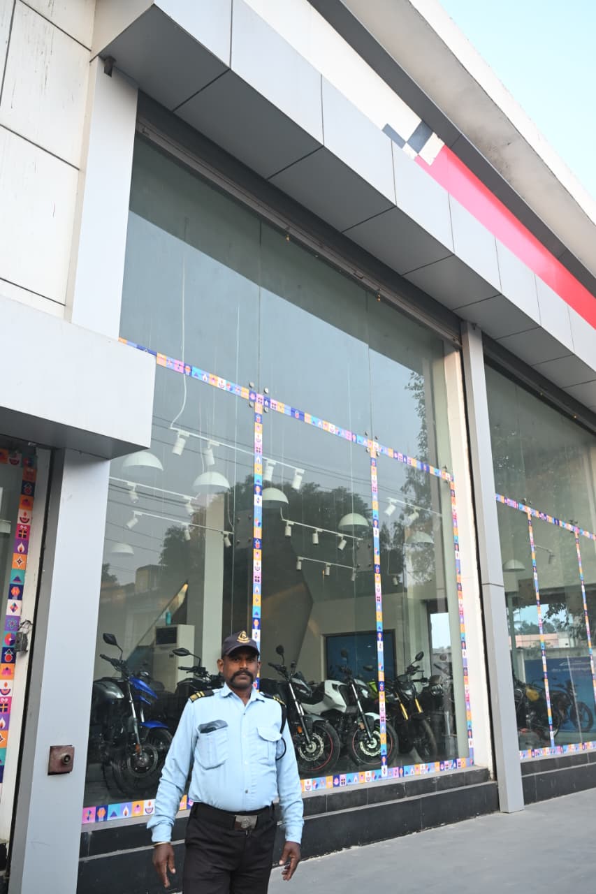 Vehicle escort convoy operation